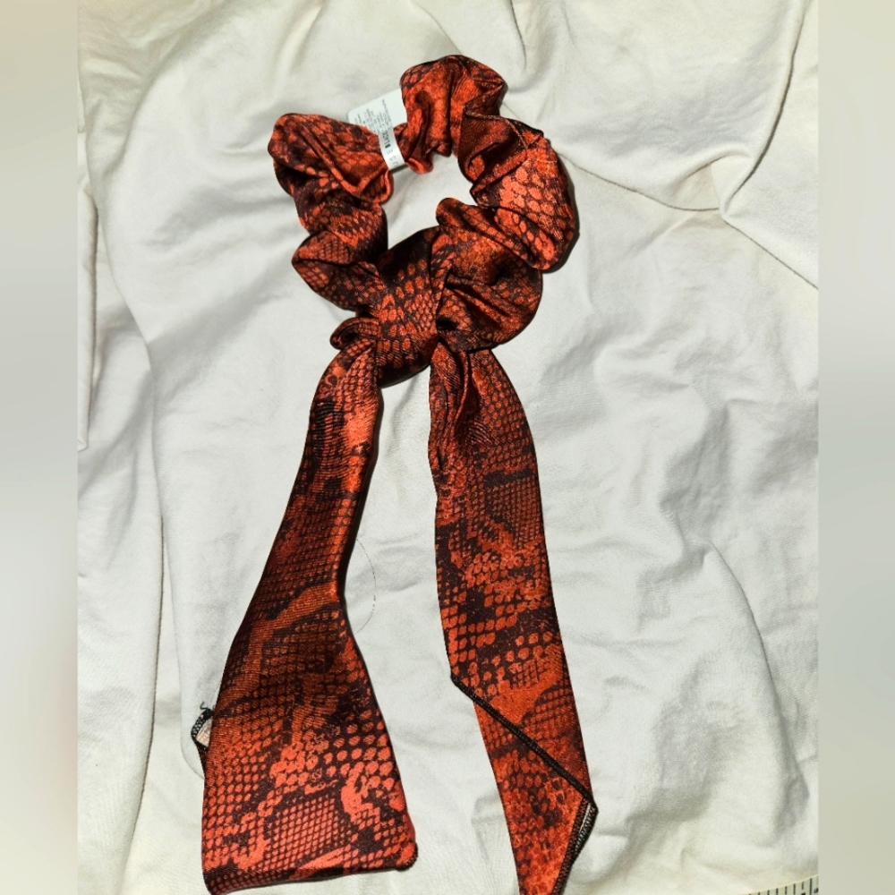 NWT *** WHBM SNAKESKIN HAIR SCRUNCHIE